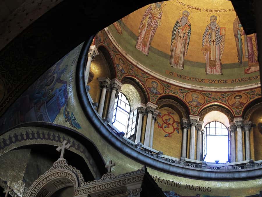 Christian Jerusalem in Russian - Walking the Via Dolorosa Inside the Old City
