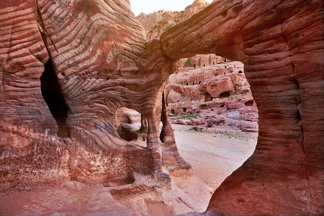 Day tour to Petra from Jerusalem - Walking into Petra and seeing the Treasury
