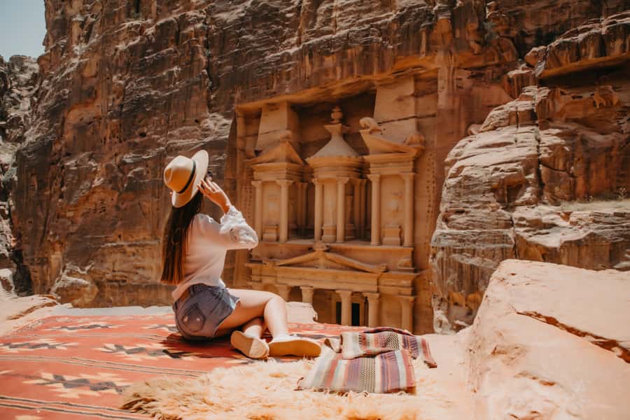 From Eilat: Petra Tour with Transfer and Lunch - From Eilat to the Jordanian border