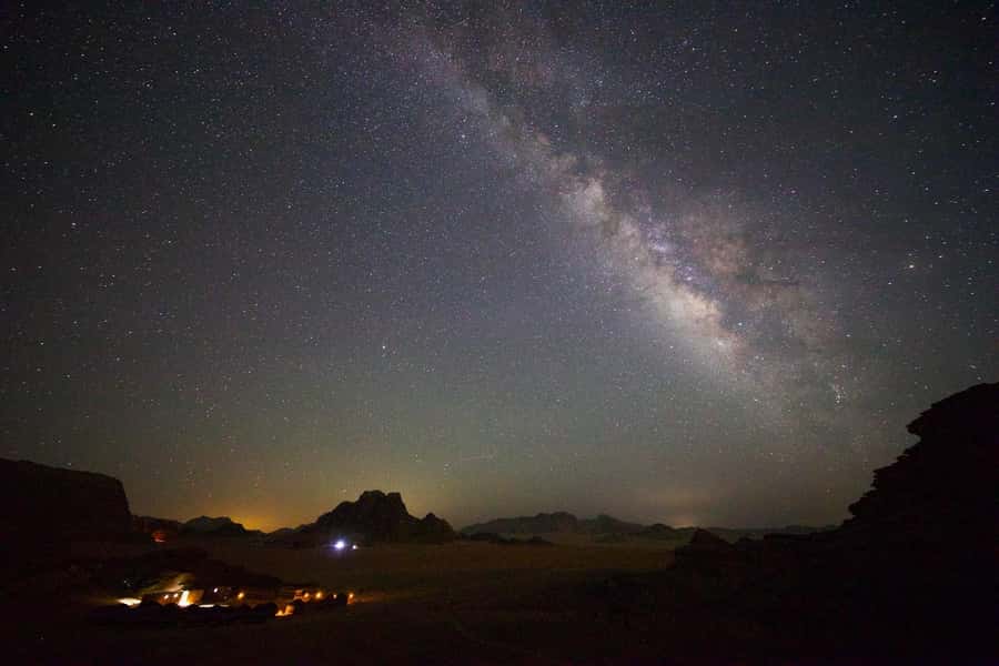 From Jerusalem: Petra, Wadi Rum & Aqaba 2-Day Glamping Tour - How the transport and guide affect the experience