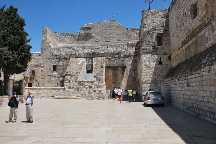 From Tel Aviv: Bethlehem, Jericho and Qasr al-Yahud Tour - Inside the Church of the Nativity