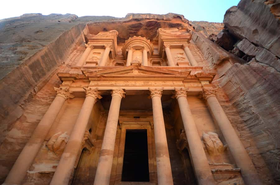 From Tel Aviv: Guided Day Trip to Petra with Lunch - Crossing the border into Jordan