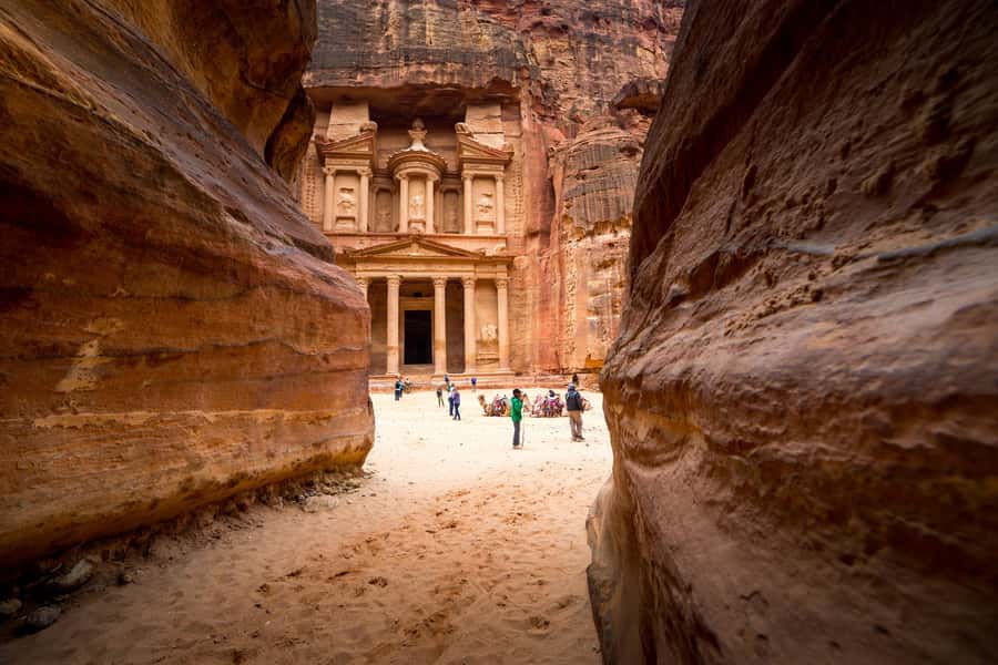 From Tel Aviv: Petra 1-Day Guided Tour with Transfers - 2 AM pickup and the overnight ride south
