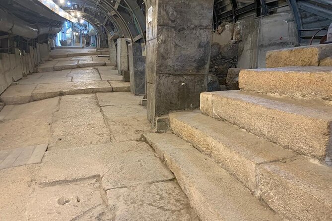 Full-Day Private and Guided Tour of the Jerusalem's Old City - A quiet pause at the Western Wall