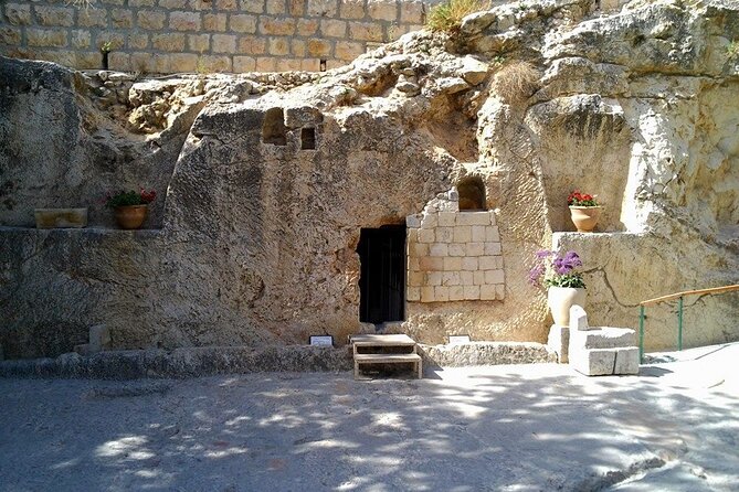 In The Footsteps of Jesus Day Tour - Dguide Self Guiding App - Damascus Gate and the route beyond the walls