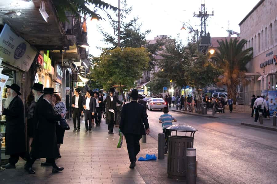 Jerusalem: Meet the Orthodox Jews Tour - Walking into a community most visitors only observe