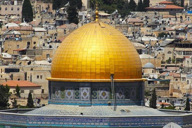 Jerusalem Walking Tour - The Cardo and Broad Wall reveal older Jerusalem