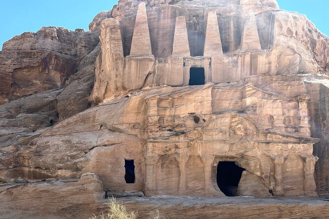 Petra 1-Day Tour from Tel Aviv with FREE Authentic Lunch - Walking Into Petra Through the Siq
