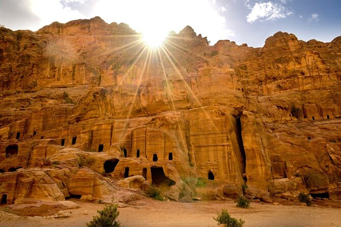 Petra 1-Day Tour from Tel Aviv with FREE Authentic Lunch - The Treasury, Royal Tombs, and Petra Theater