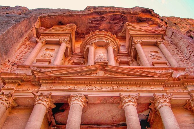 Petra 1-Day Tour from Tel Aviv with FREE Authentic Lunch - What the Guide Adds, and What the Group Format Limits
