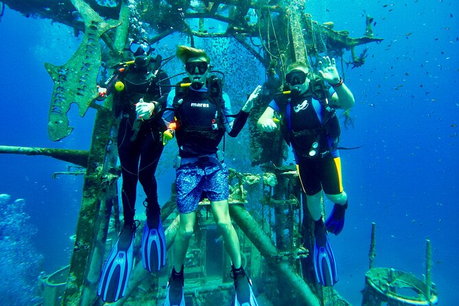 Private Scuba Diving Tour with Transportation and Guide - Getting ready with Stefan before entering the water
