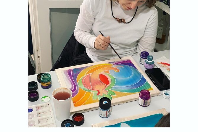 Private Silk Wall Hanging Painting Workshop in Jerusalem - Why silk painting makes a good Jerusalem break