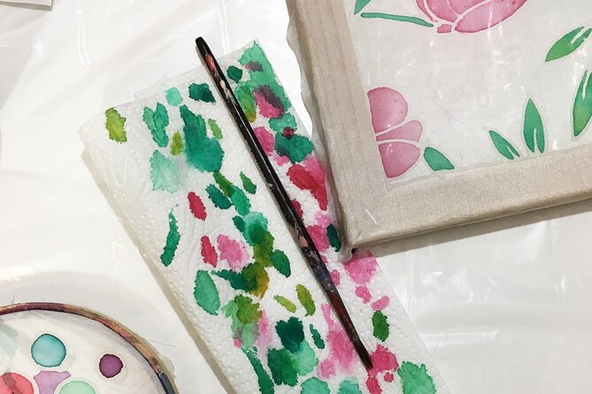 Private Silk Wall Hanging Painting Workshop in Jerusalem - A good indoor choice for families