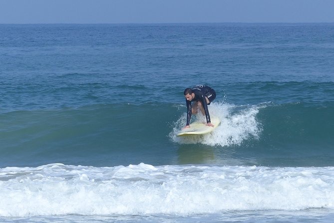 Professional Surfing lessons in the heart of Tel Aviv - Patient coaching makes the first attempt less intimidating