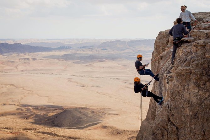 Rappelling Down the Ramon Crater Cliff - Key points for your Ramon Crater rappel
