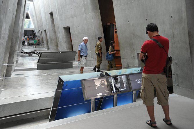 Skip the Line:1.5Hour AudioTour - Yad Vashem Holocaust Remembrance Center Ticket - Following nine galleries through personal evidence