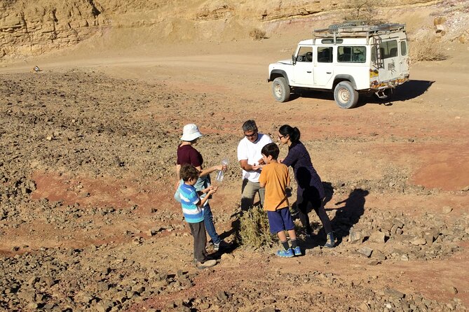 Sunset time Ramon Crater Jeep tour, bonfire and stargazing - Why this evening works so well in Ramon Crater