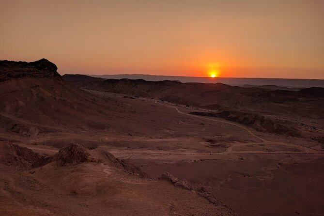 Sunset time Ramon Crater Jeep tour, bonfire and stargazing - A bonfire as twilight turns to night