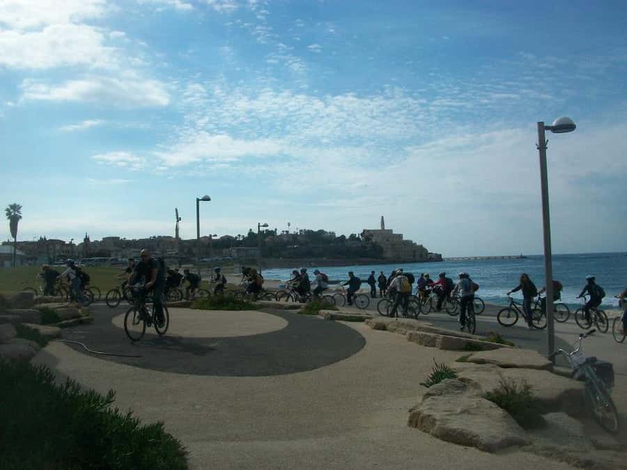 Tel Aviv 3-Hour Easy Bike Tour - Starting beside the beach and The Spot Hostel