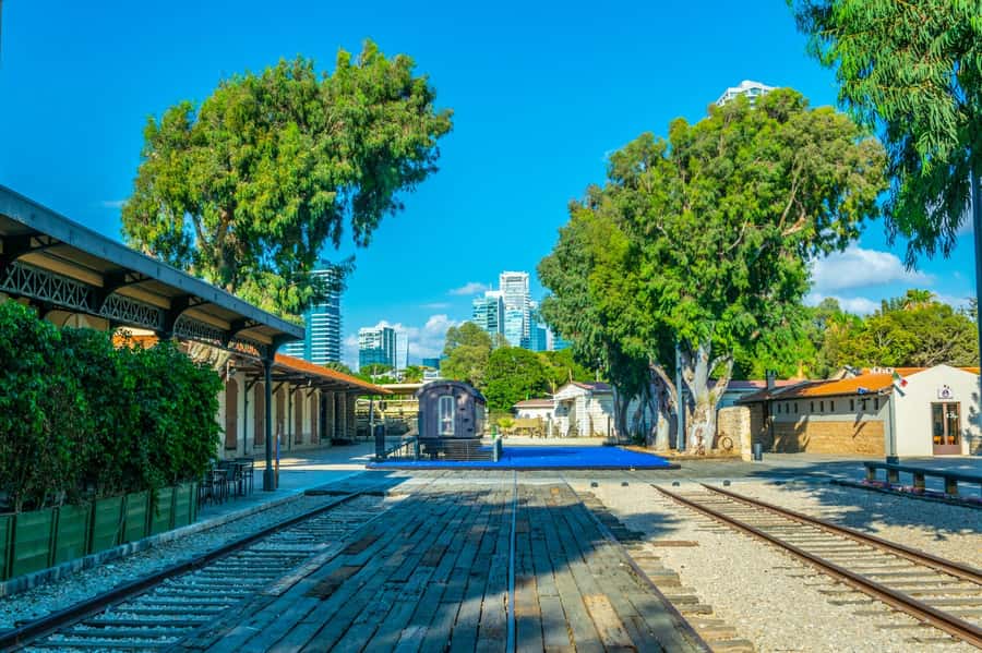 Tel Aviv: Florentin Saturday Walking Tour - Florentin brings the walk into Tel Aviv’s creative pulse