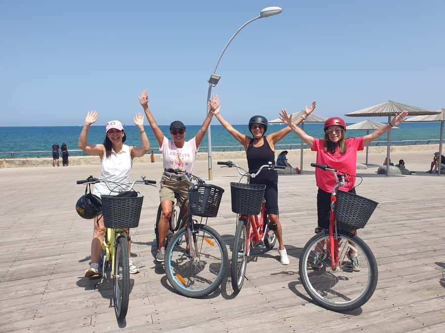Tel Aviv: Private Bike Tour - Rabin Square and the Ben Gurion Museum