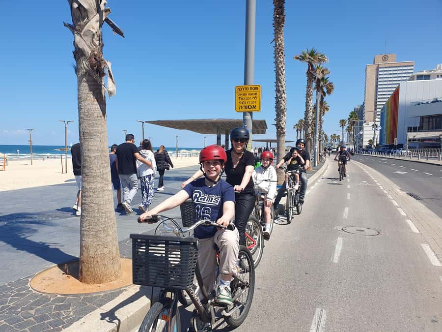 Tel Aviv: Private Bike Tour - Who will enjoy this ride most?
