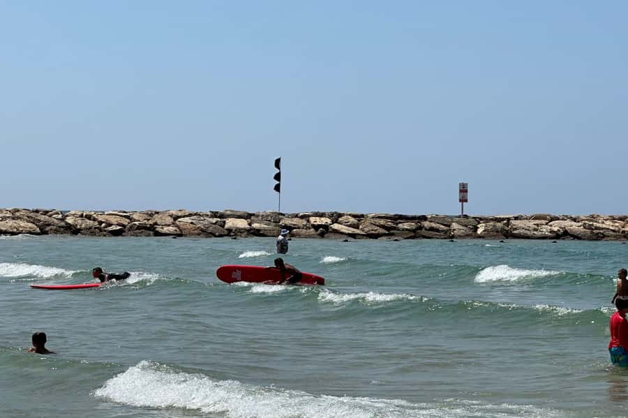 Tel Aviv: Professional Surfing Lessons at Beach Club TLV - Learning to catch your first Mediterranean wave