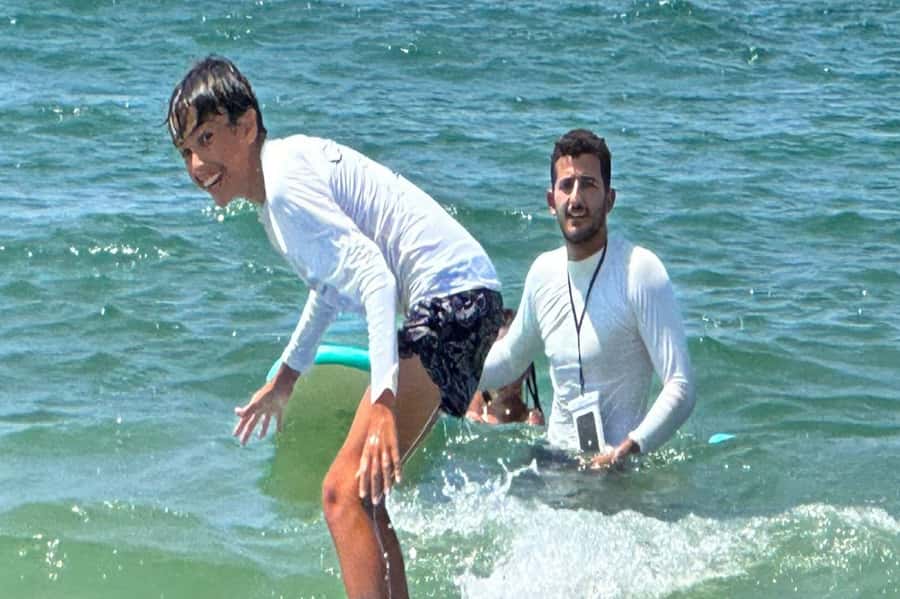 Tel Aviv: Professional Surfing Lessons at Beach Club TLV - Showers, changing rooms, and the useful details