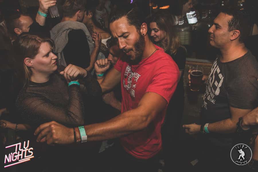 Tel Aviv: Pub Crawl with 4 Stops and Free Shots - VIP entrance is the real money saver