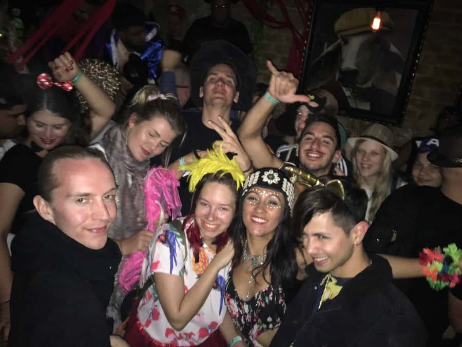 Tel Aviv: Pub Crawl with 4 Stops and Free Shots - The first 30 minutes at the yellow statue